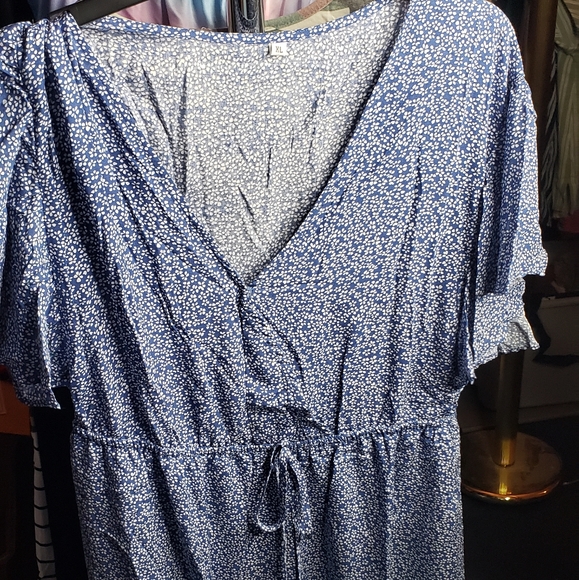 XL Blue/White Flowered Dress - Picture 2 of 2